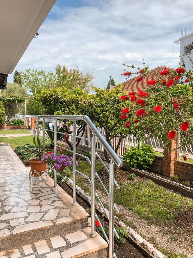 Vila Adriatik Ulcinj Exterior photo